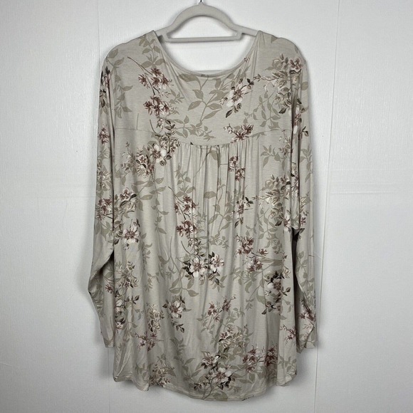 Torrid NWT Victorian Floral Surplice Top Super Soft Knits Long Sleeve Size 4 - Picture 7 of 10